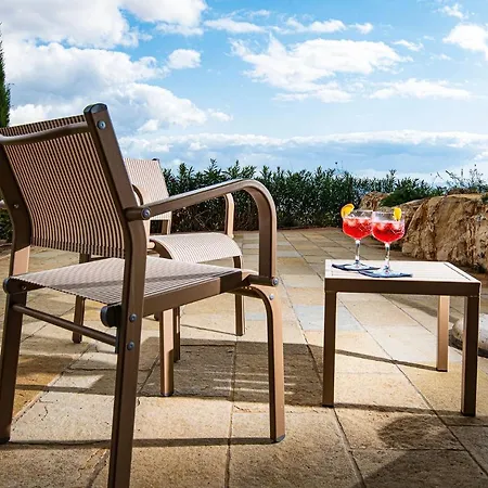 מלון Castello Bonaria Wine & 4*