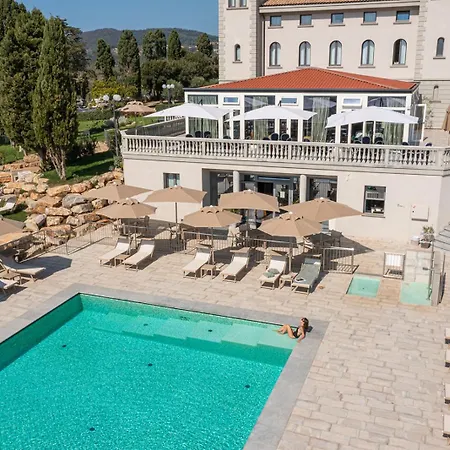 Castello Bonaria Wine & קמפיליה מריטימה